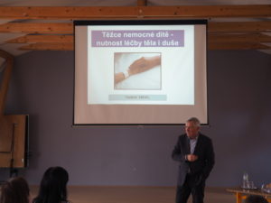 4. 4. 2018 Rodičovská akademie s profesorem Mihálem a dalšími odborníky v regionu